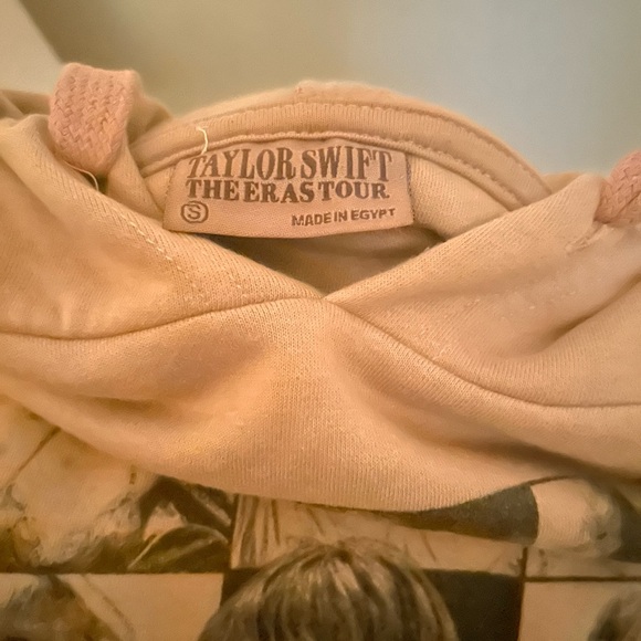 Graphic Hoodie with Taylor Swift Design - Picture 4 of 4